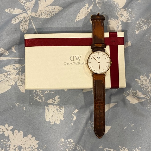 Daniel Wellington Accessories - Used Daniel Wellington Watch
